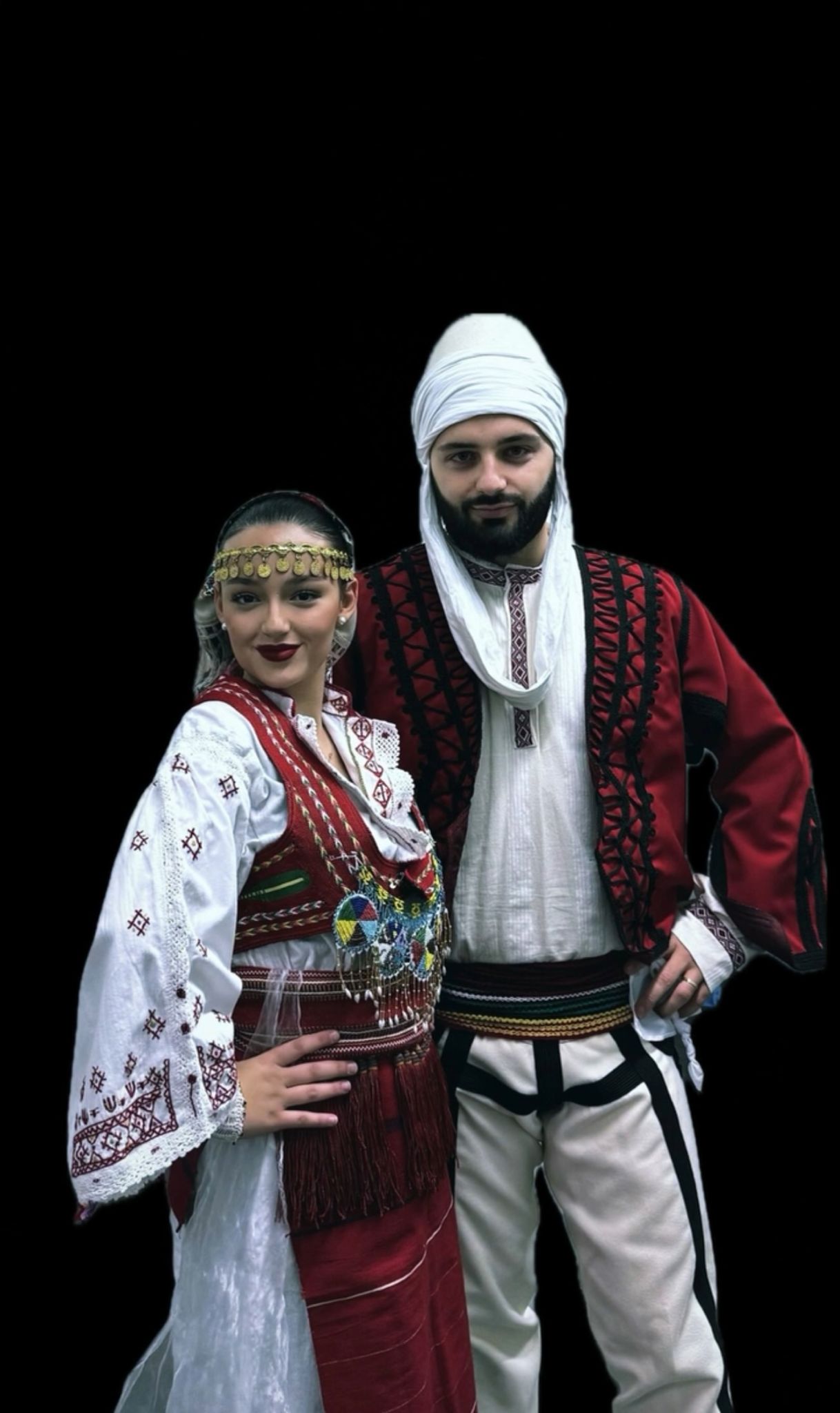 Tänzerinnen mit albanischer Fahne